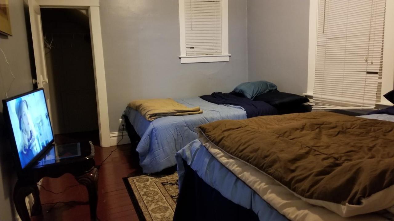 E Michigan Walk Up Furnished 1 Bedroom Apt Лансинг Екстериор снимка